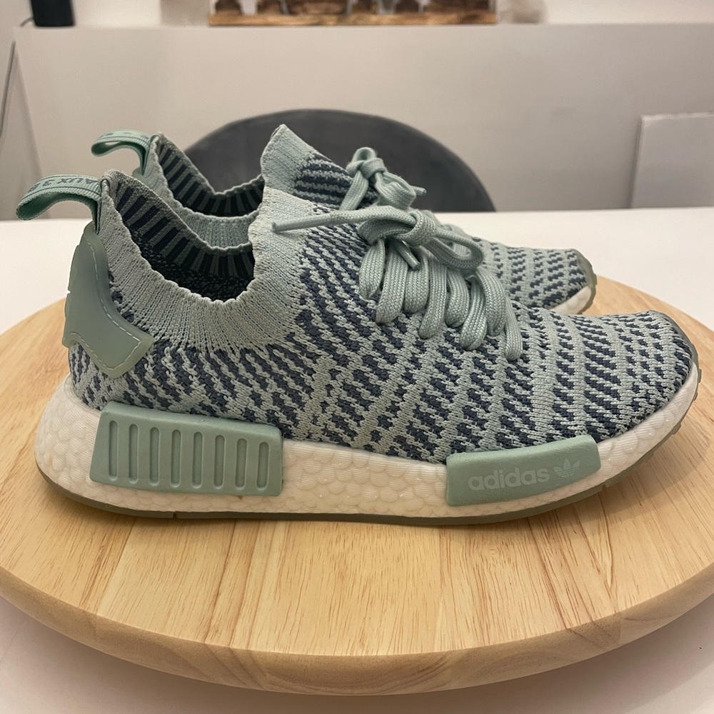 ADIDAS NMD R1 Women’s size US 5 ash green sneakers shoes CQ2031